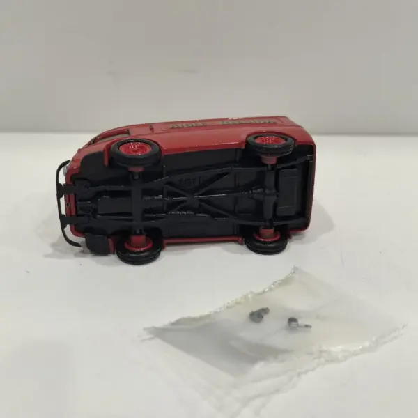 1:87 HO Scale R 1000 KG Van Truck Model - Image 3