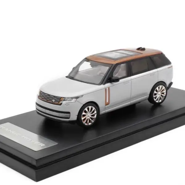 Diecast 1:64 Range Rover SUV Model Collectible - Image 3