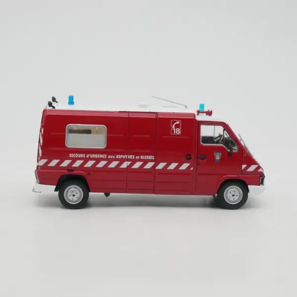 IXO 1:43 French Fire Rescue Vehicle Model - Image 4