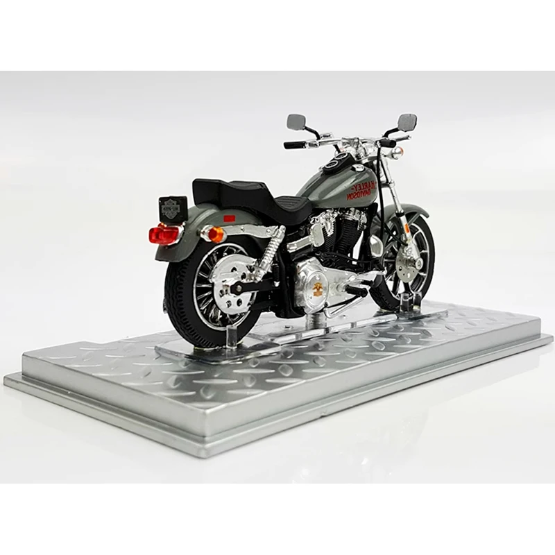 1:24 Scale FXS-1200 Low Rider 1977 Alloy Car Model 4 1:24 Scale FXS-1200 Low Rider 1977 Alloy Car Model - Image 4