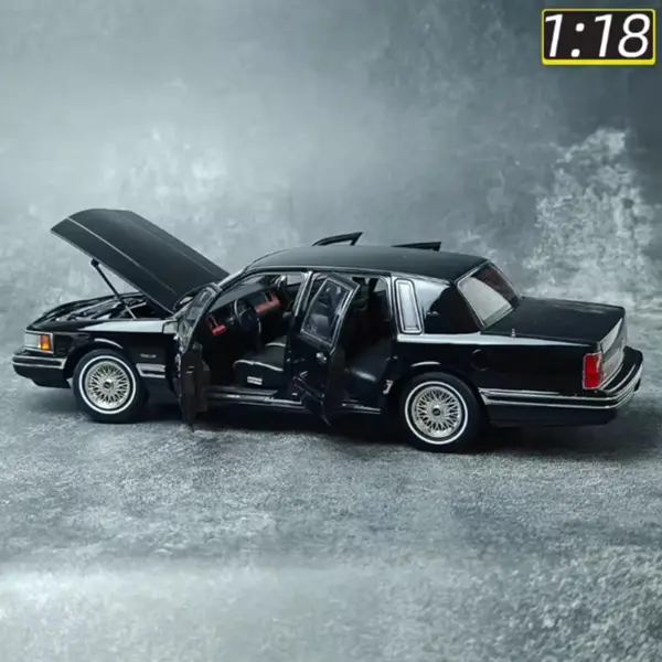 1/18 Lincoln TOWN Metal Alloy Model for Display - Image 4