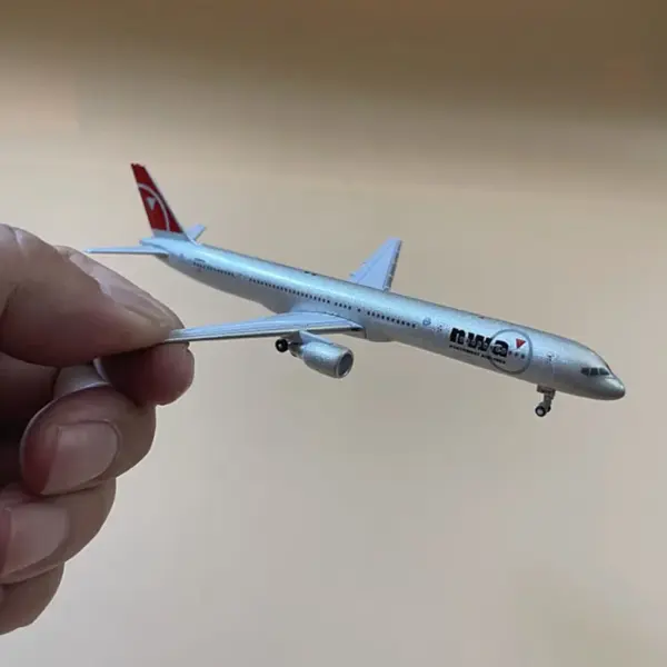 1:400 GJ 757-300 Alloy Aircraft Model Collector's Gift - Image 4