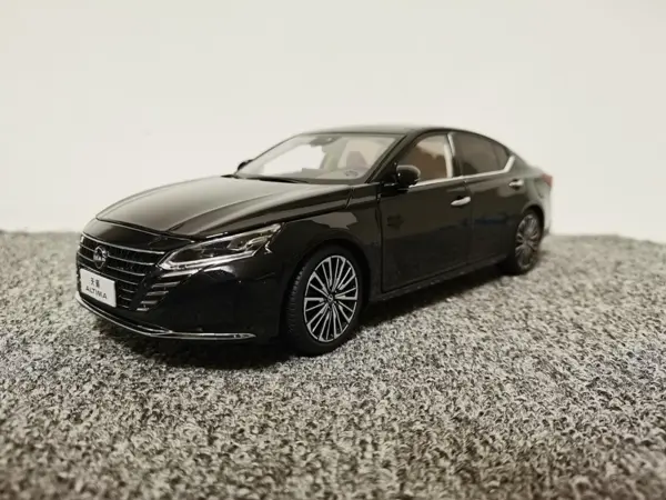 1:18 Nissan Altima 2022 Diecast Model - Image 7