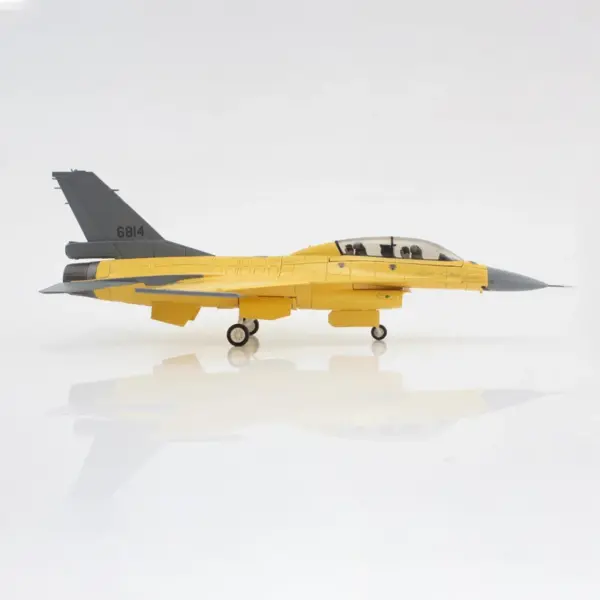 1:72 F-16V Fighter Jet Model Collectible Ornament - Image 5