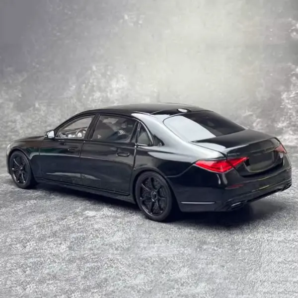 Almost Real 1:18 S-Class S680 2023 Alloy Car Model - Image 3