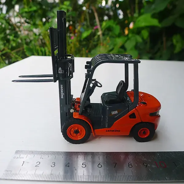 Welly 1/35 Diecast Forklift Model LG30DT - Image 5