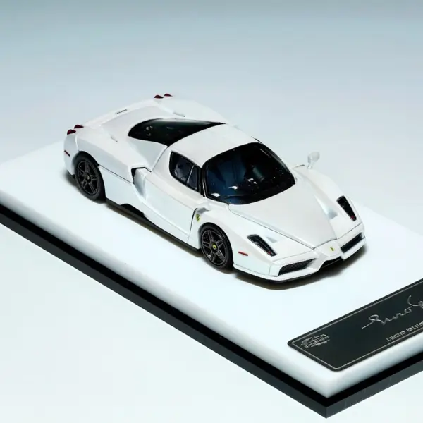 Diecast King Model Ferrari Enzo 1/64 - Image 3