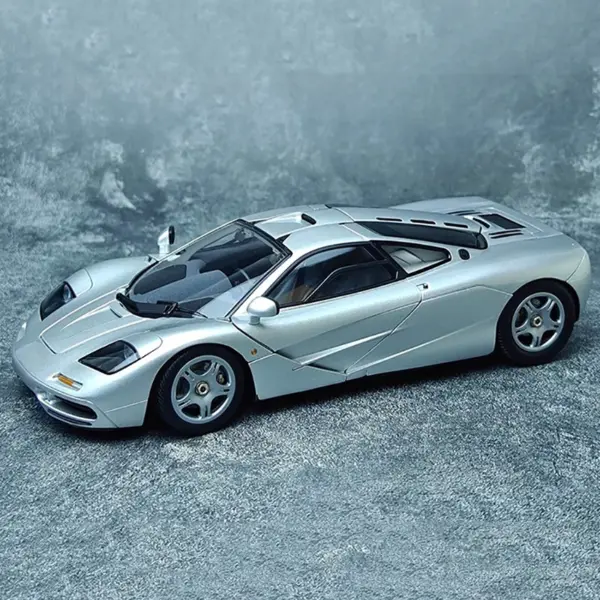 LCD 1:18 F1 XP5 Silver Alloy Car Model - Image 8