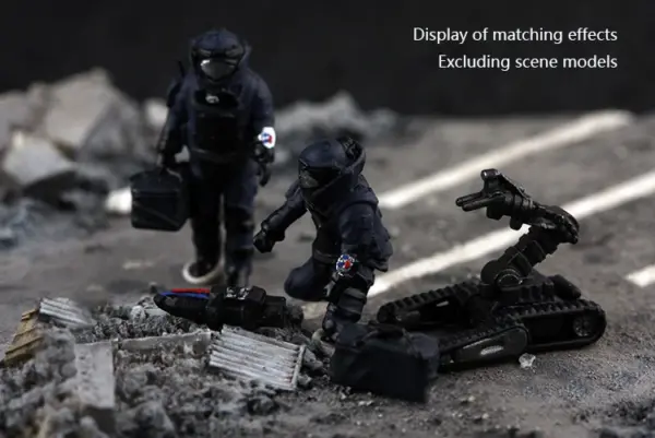 1/72 Bomb Disposal Expert Model Set - Image 4
