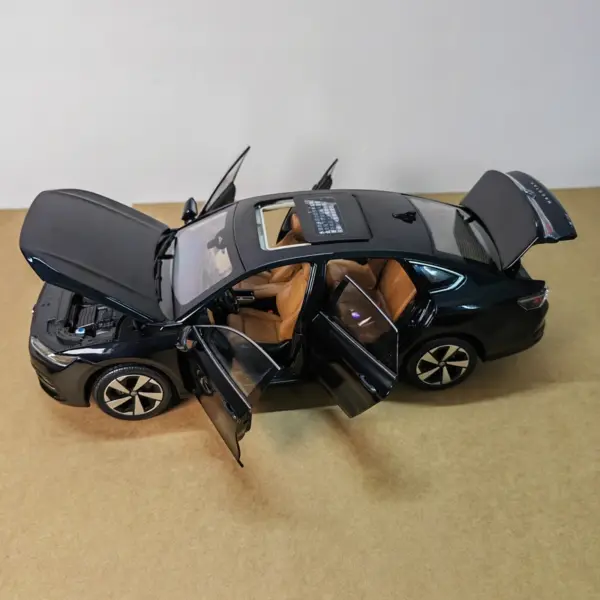 Diecast Magotan B9 2024 1:18 Alloy Car Model - Image 4
