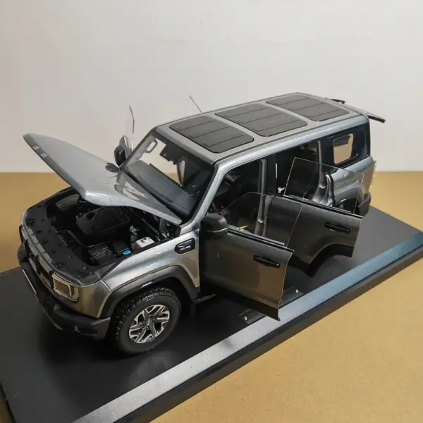 Diecast Beijing BJ40 2024 SUV Model 1:18 Scale - Image 4