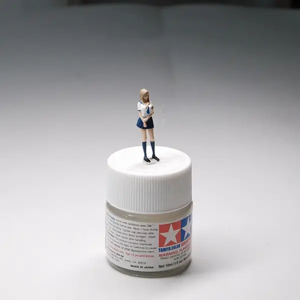 1/64 Resin Miniature Girl Figurine for Photography - Image 8
