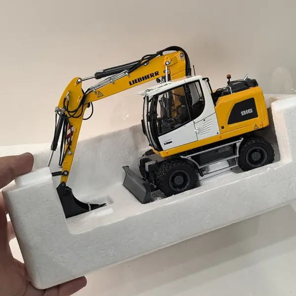 1:32 Liebherr A 916 Excavator Model Toy - Image 5
