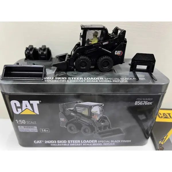 DM 1:50 Scale CAT 242D3 Wheel Loader Model - Image 2