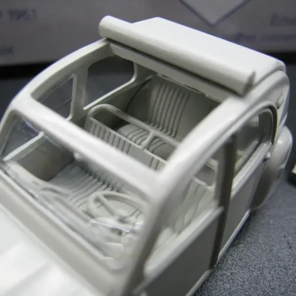 1/43 Scale 2CV AZLP Classic Alloy Model Car - Image 6