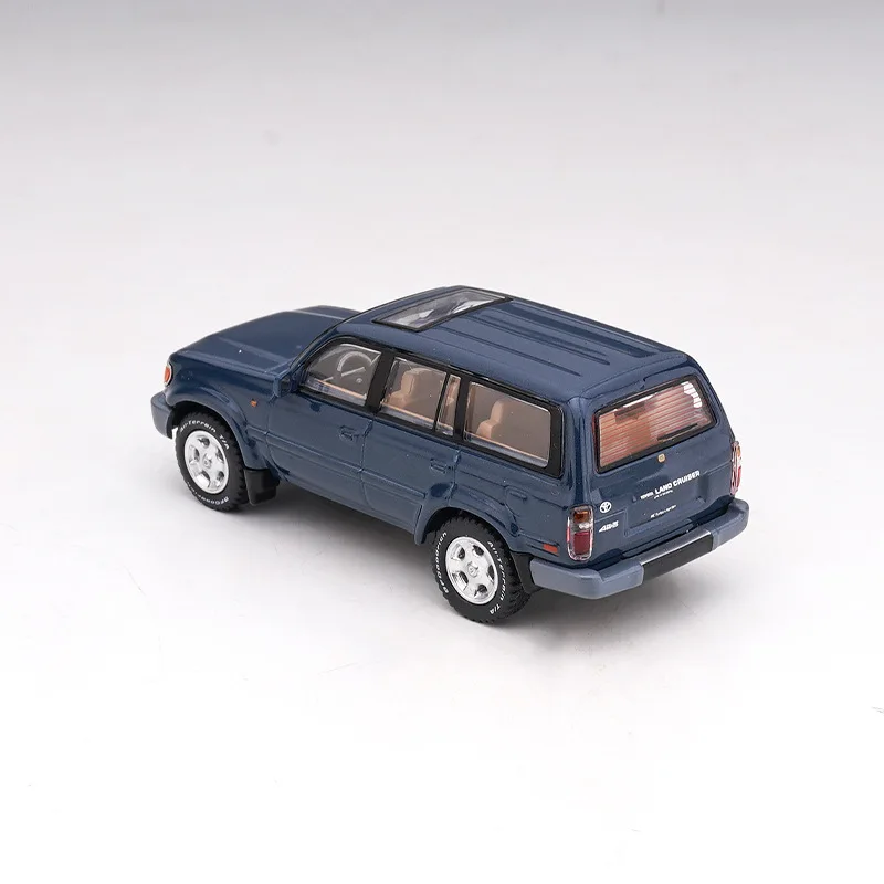 Masdi 1:64 Toyota Land Cruiser Lc80 1994 Model Car 4 Masdi 1:64 Toyota Land Cruiser Lc80 1994 Model Car - Image 4