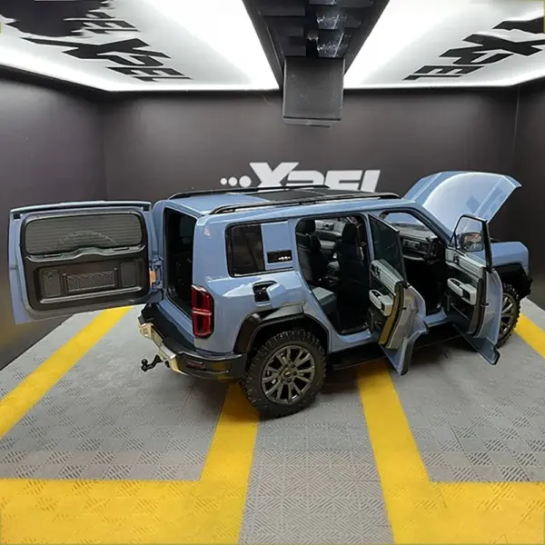Byd Formula Leopard 5 SUV Die-Cast Model 1:18 Scale - Image 5