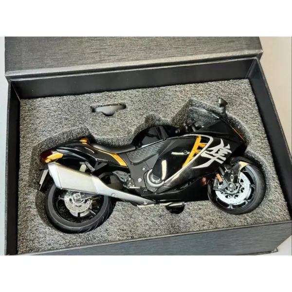 1:9 Suzuki Hayabusa GSX-1300R Diecast Motorcycle Model - Image 6