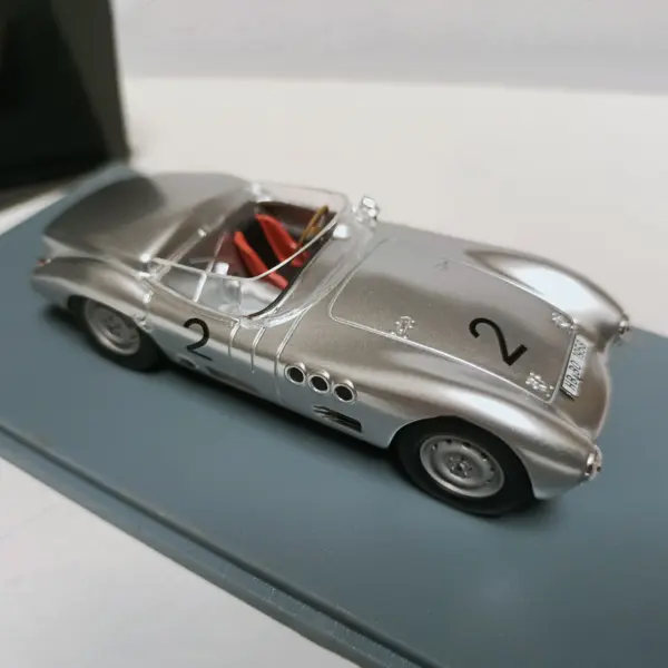 Neo 1:43 Resin Borgward 1500 RS Model Car - Image 2