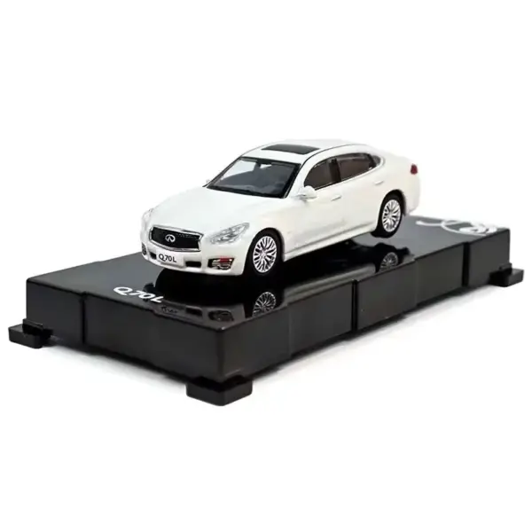 2018 Infiniti Q70L Scale Die-Cast Model Collectible - Image 7