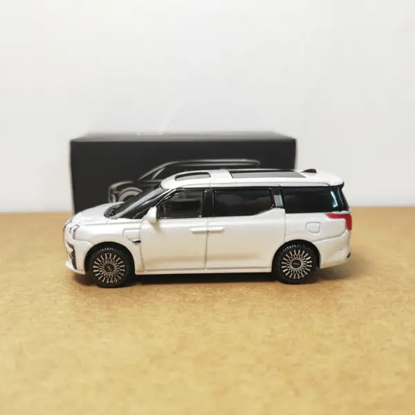 1:64 Scale ZEEKR 009 Alloy Car Model Collectible - Image 3