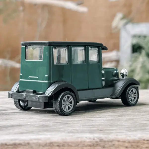 1:43 Alloy Vintage Ford A Diecast Model Car - Image 2
