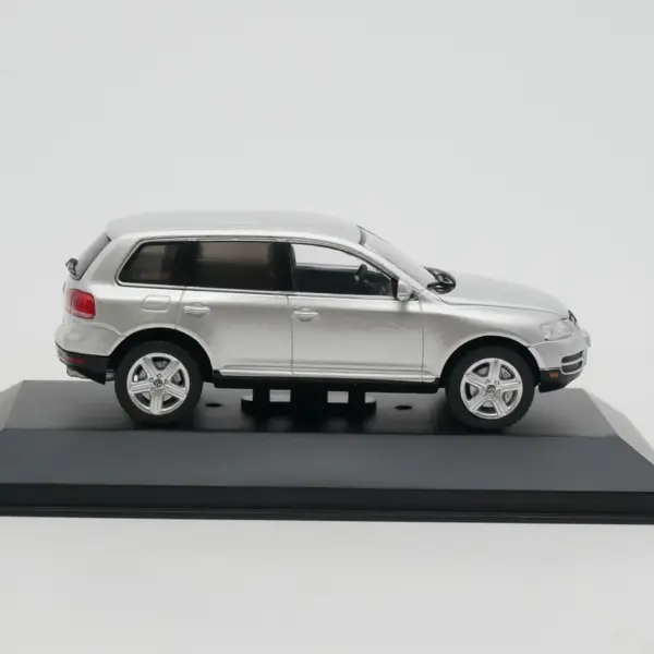 IXO 1:43 Scale Volkswagen Touareg 2007 Alloy Model - Image 5
