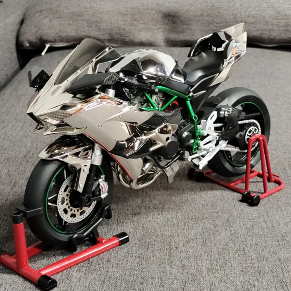 Kawasaki H2R 1:6 Diecast Motorcycle Model - Image 6