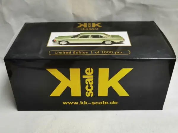 Diecast BENZ 280E 1:18 Scale Alloy Car Model - Image 5