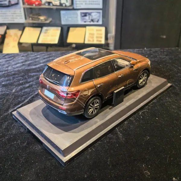 1:18 Scale Alloy Koleos Car Model - Image 3