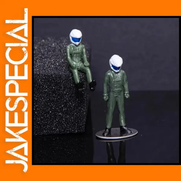 1:72 Modern Pilot Doll Model Set, 2 Figures