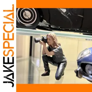 1:18 Scale Female Photographer Action Figure