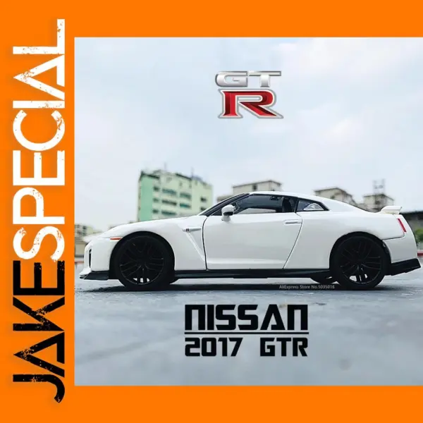 Bburago 1:24 2017 Nissan GTR Die-cast Model