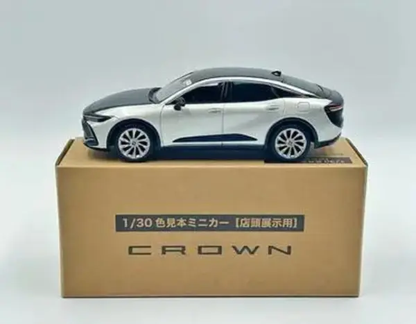 Diecast Alloy 1:30 Crossover Crown Black Car - Image 8