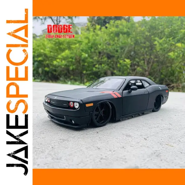 Maisto 1:24 2008 Dodge Challenger Diecast Model