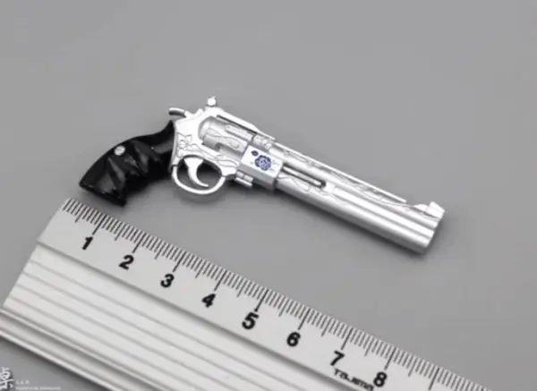 1/6 Scale P38 PPK Mini Metal Revolver Model for Dioramas - Image 15