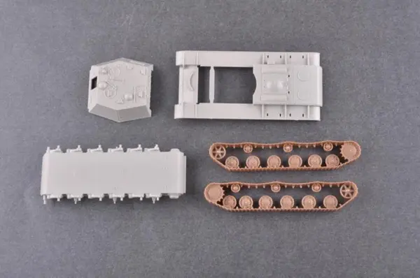 Soviet SU-152 1/72 Scale Military Model Kit - Image 2
