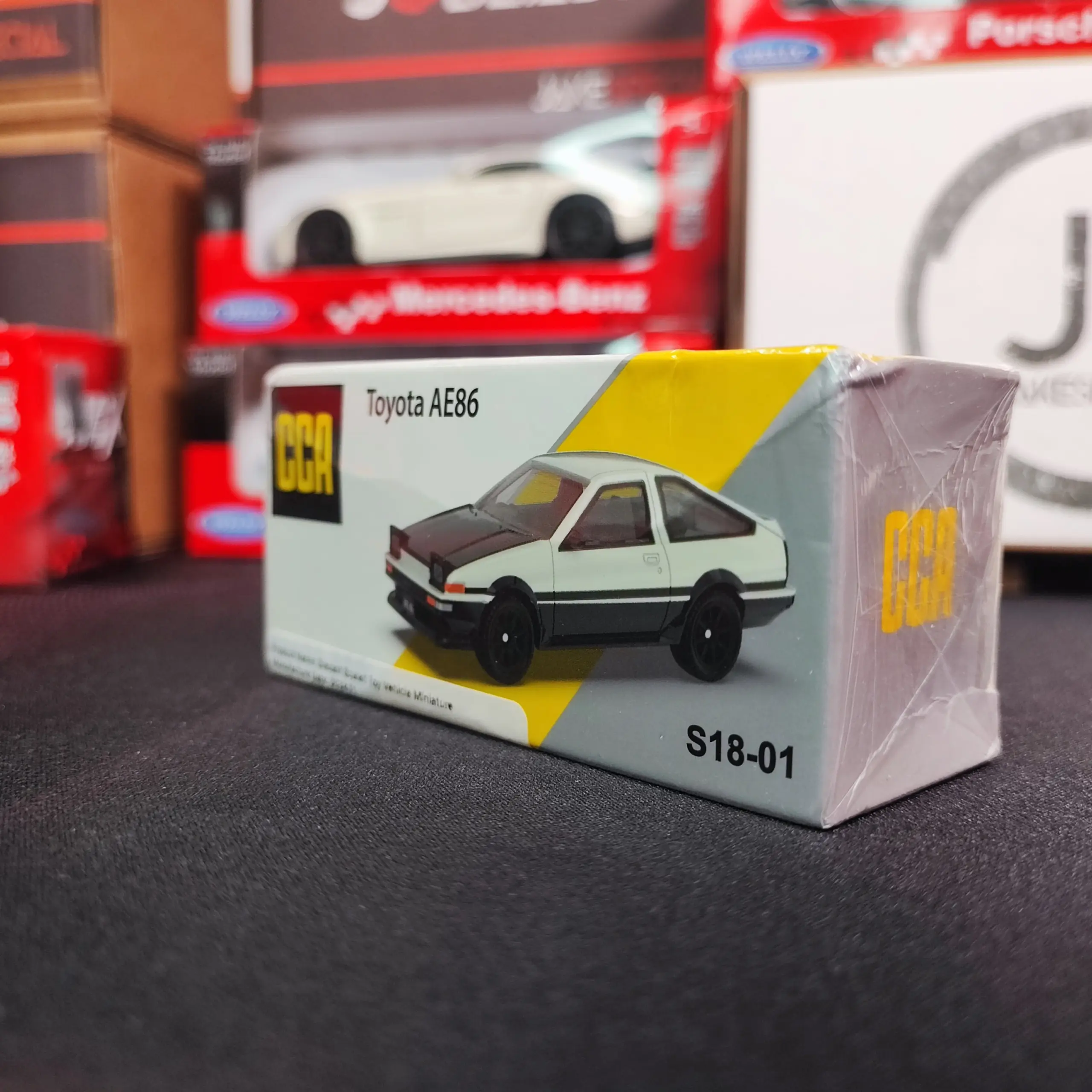 Voiture Miniature Diecast Toyota Sprinter Trueno AE86 Model Car by CCA Modèle Réduit 4 Voiture Miniature Diecast Toyota Sprinter Trueno AE86 Model Car by CCA Modèle Réduit - Image 4