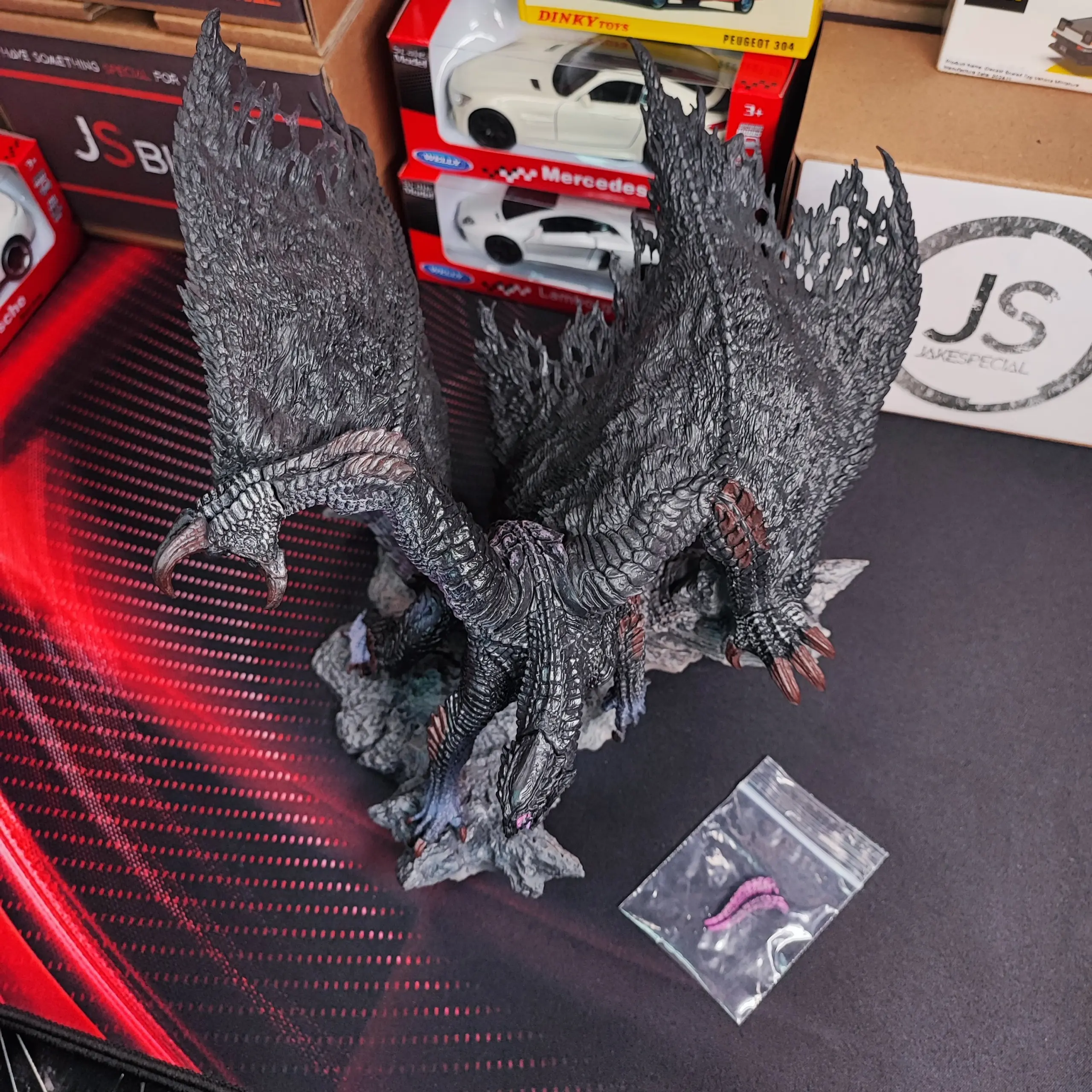 Minor Fix Needed - Gore Magala 18cm Figure with Horns Disassembled - Please Read Description 11 Minor Fix Needed - Gore Magala 18cm Figure with Horns Disassembled - Please Read Description - Image 11