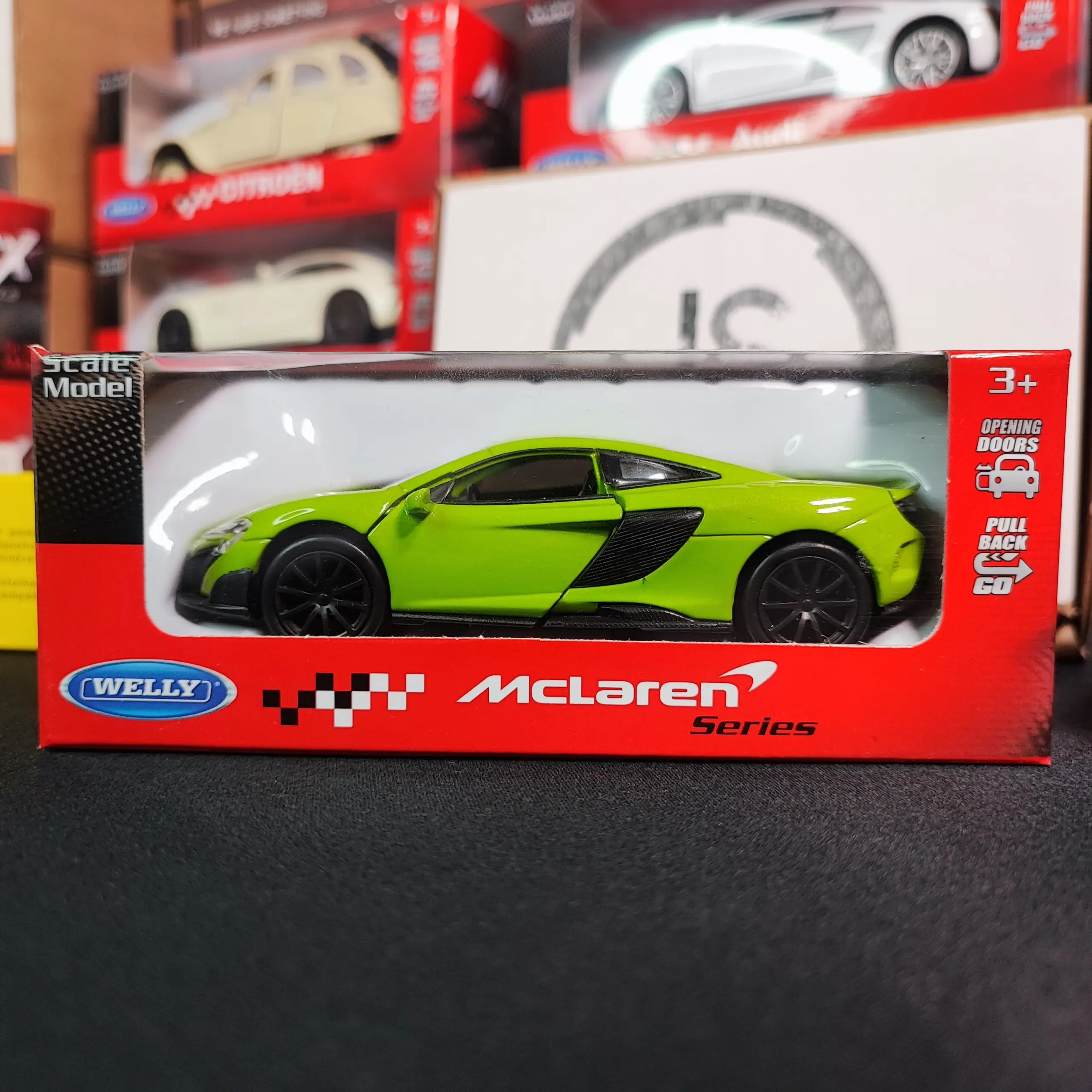 Welly McLaren 675LT Diecast Model Car Green 2 Welly McLaren 675LT Diecast Model Car Green - Image 2
