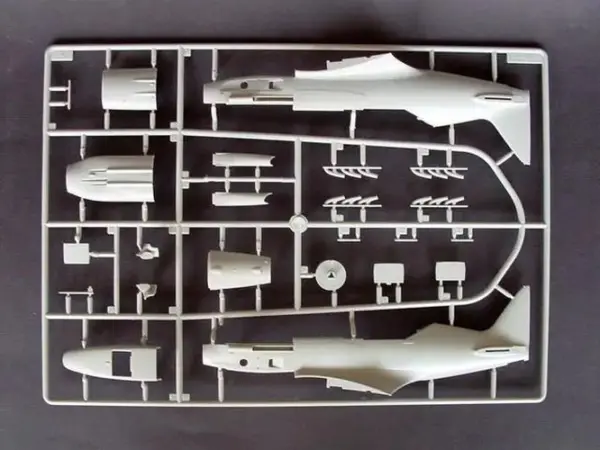 Mikoyan Gurevich MiG-3 1:32 Plastic Model Kit - Image 7
