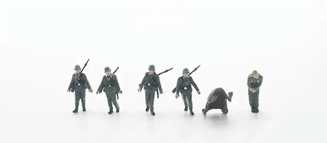 1/72 German WWII Medic Stretcher Squad Model 6 1/72 German WWII Medic Stretcher Squad Model - Image 6