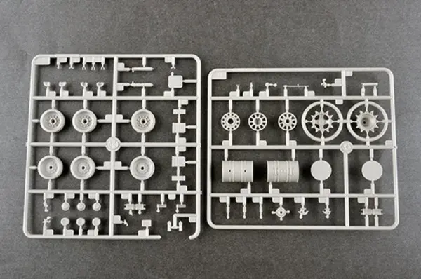 Soviet Object 292 Tank Model Kit 1/35 - Image 14