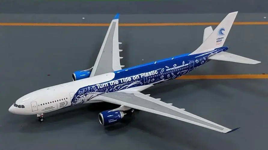 1/400 Scale TAP Portugal A330-200 Model Plane 2 1/400 Scale TAP Portugal A330-200 Model Plane - Image 2