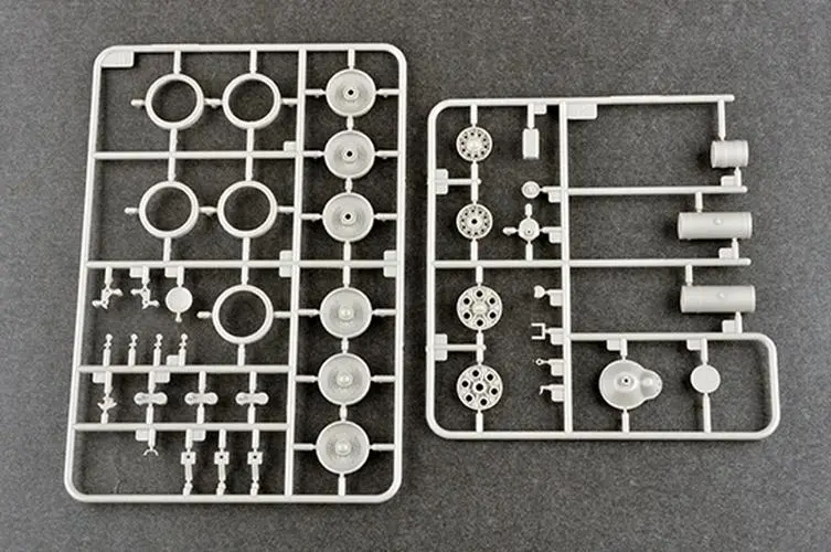 Soviet SU-102 Tank Destroyer Plastic Model Kit 10 Soviet SU-102 Tank Destroyer Plastic Model Kit - Image 10