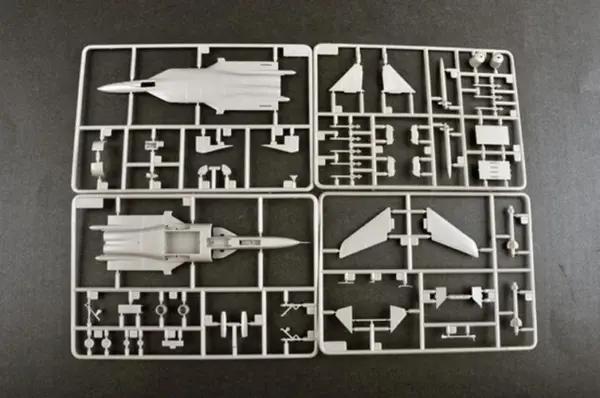 Soviet Sukhoi SU-47 Berkut 1/144 Model Kit - Image 5