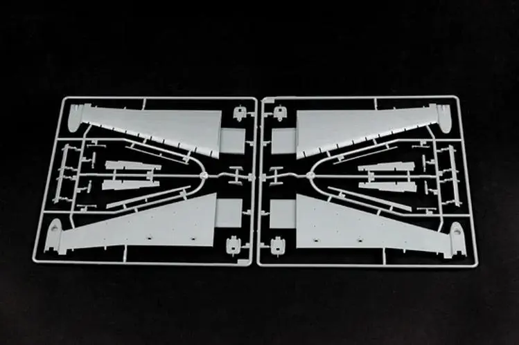 Trumpeter 1/32 Su-25 Frogfoot Attack Aircraft Kit 12 Trumpeter 1/32 Su-25 Frogfoot Attack Aircraft Kit - Image 12