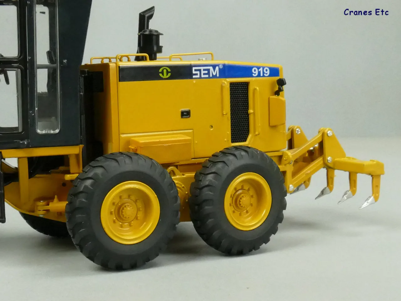 1:35 Scale SEM 919 Grader Construction Model 9 1:35 Scale SEM 919 Grader Construction Model - Image 9