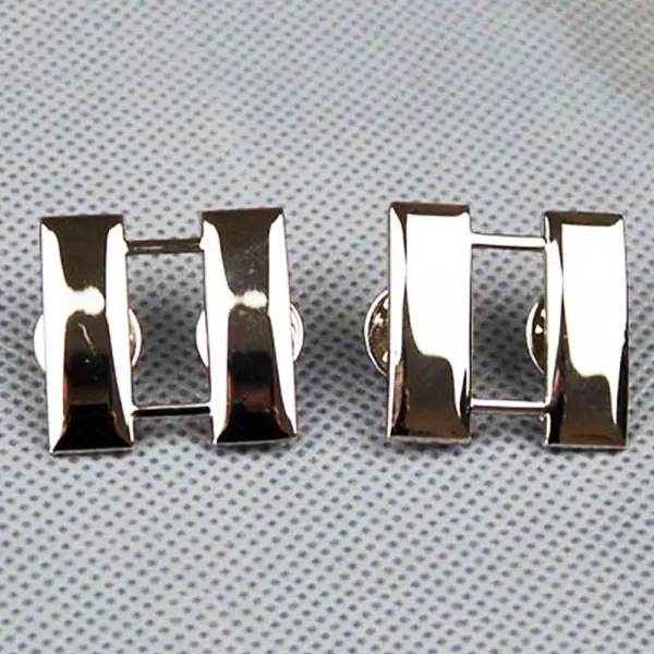 WW2 US Army Captain Insignia Pair Badge - Image 3