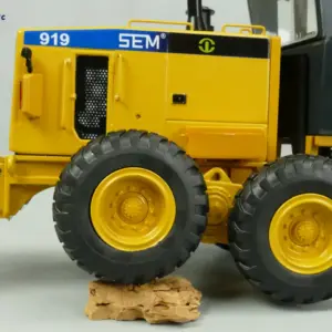 1:35 Scale SEM 919 Grader Construction Model 25 H24aa02b6056b483793ced1e95846f52bs